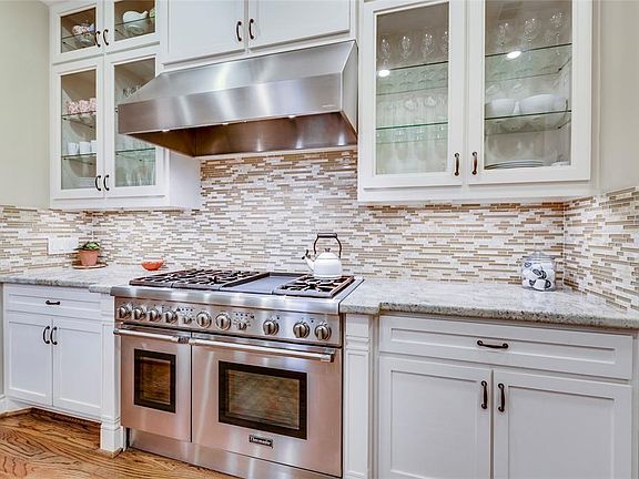 3rd image of 708 Asbury St
