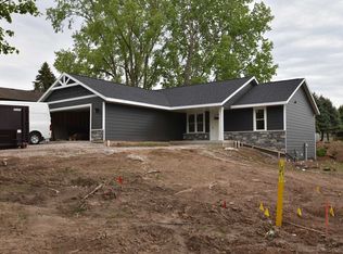 1030 Pinecrest Rd, Green Bay, WI 54313