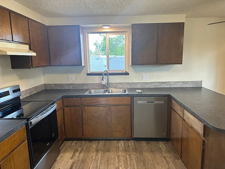 486 W N St — Photo 12