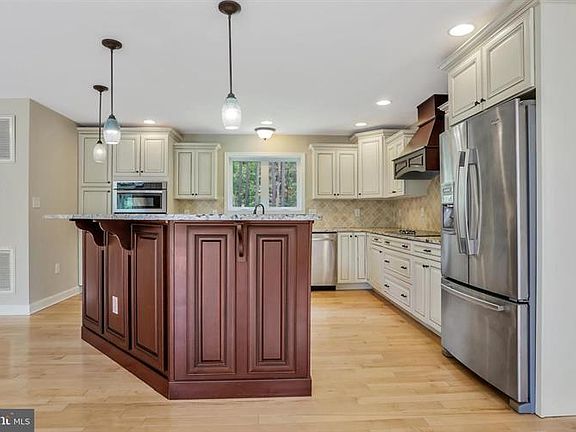 5th image of 440 Mountain Brook Ln