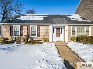 38 E Concord Ln #E, Monroe Township, NJ 08831