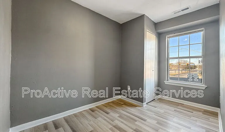 1100 Wilson Rd #7 — Photo 7