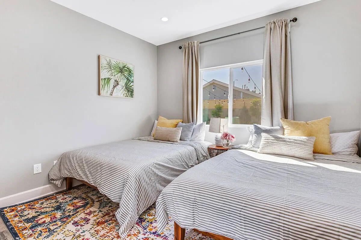 14415 Pontlavoy Ave — Photo 3