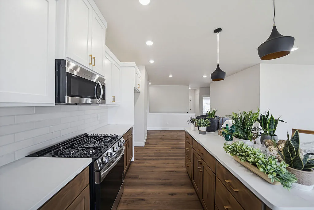 6 bed, 2810 sqft, $2,950 — Photo 1