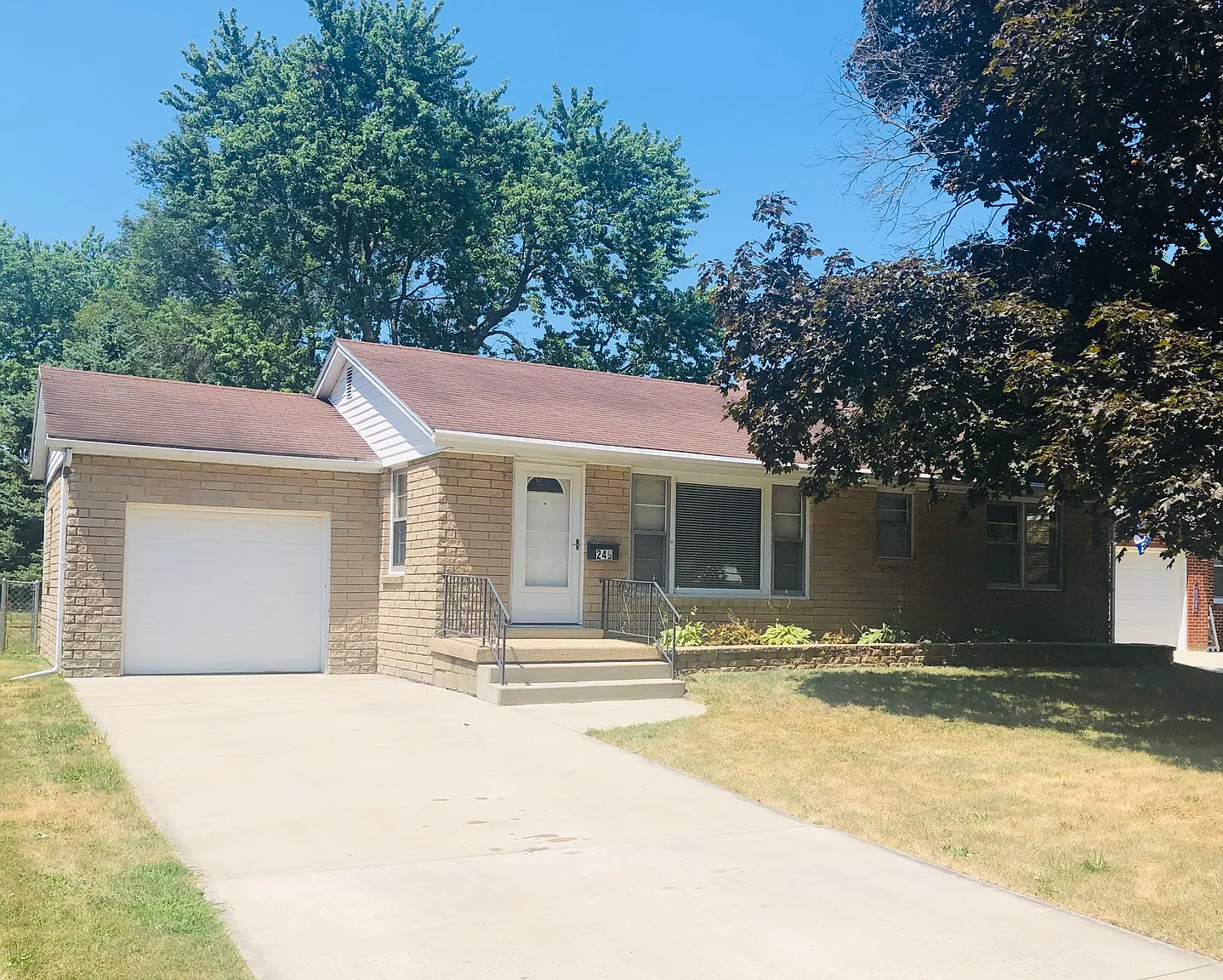 249 Illinois Dr photo 1