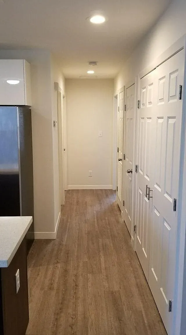 200 S Alex Ave — Photo 2