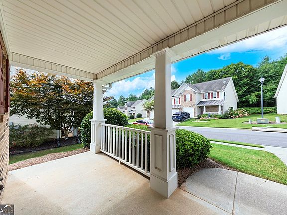 4th image of 233 Fox Creek Blvd