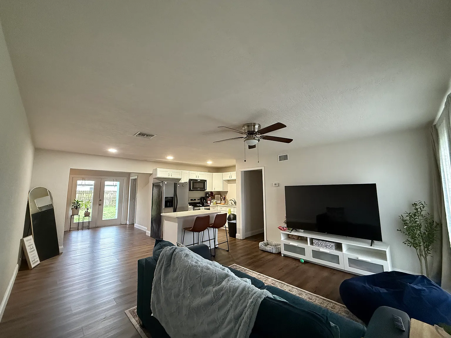 3 bed, 1320 sqft, $1,900 — Photo 3