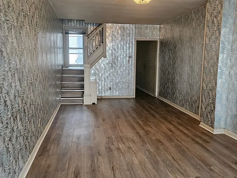 428 W Cedar St — Photo 1
