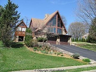 1st image of 1327 Woodland Way
