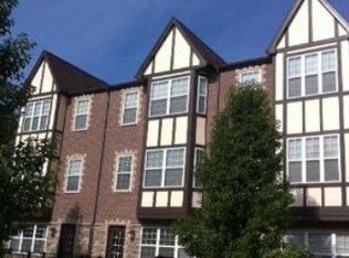122 S Myrtle Ave, Villa Park, IL 60181