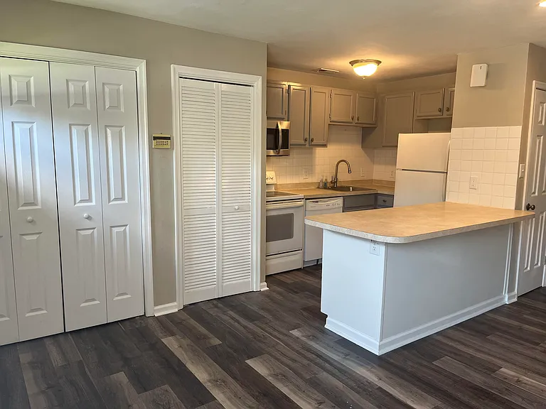 3434 Clover Rd E — Photo 3