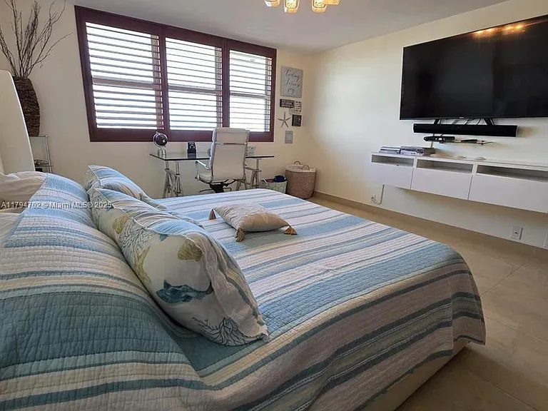 9225 Collins Ave #1409 — Photo 22