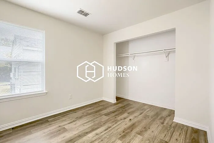 3420 Marshall St #B — Photo 9