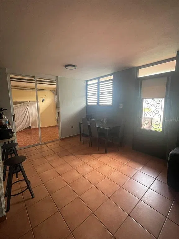 3 bed, 1.0 bath, 1012 sqft, $1,250 — Photo 3