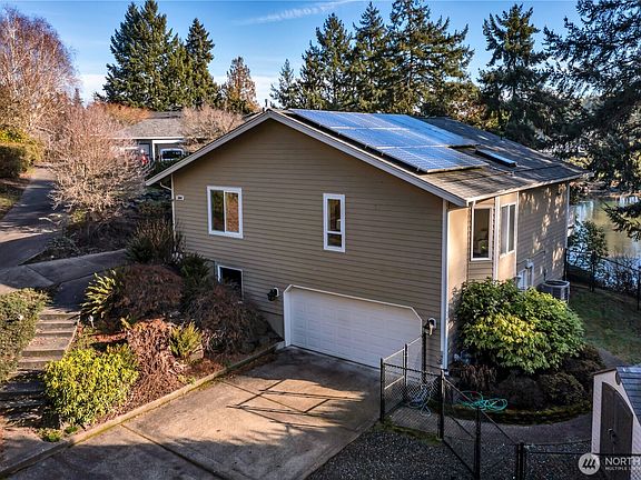 4th image of 2604 Vincent Way NW