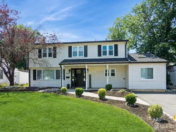 83 Southwood Dr, Old Bridge, NJ 08857