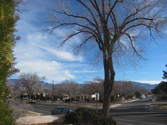 2nd image of 3525 Monte Vista Blvd NE