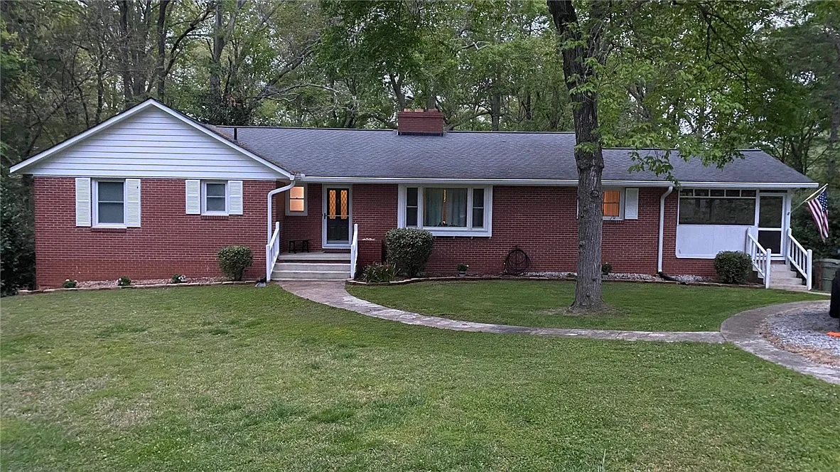 3 bed, 2.0 bath, $1,800 — Photo 1