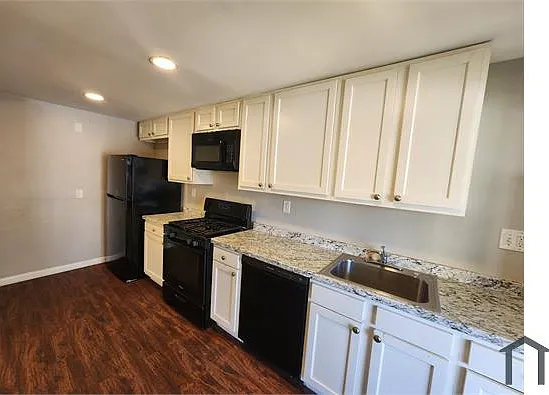 1008 Foxridge Ln — Photo 9