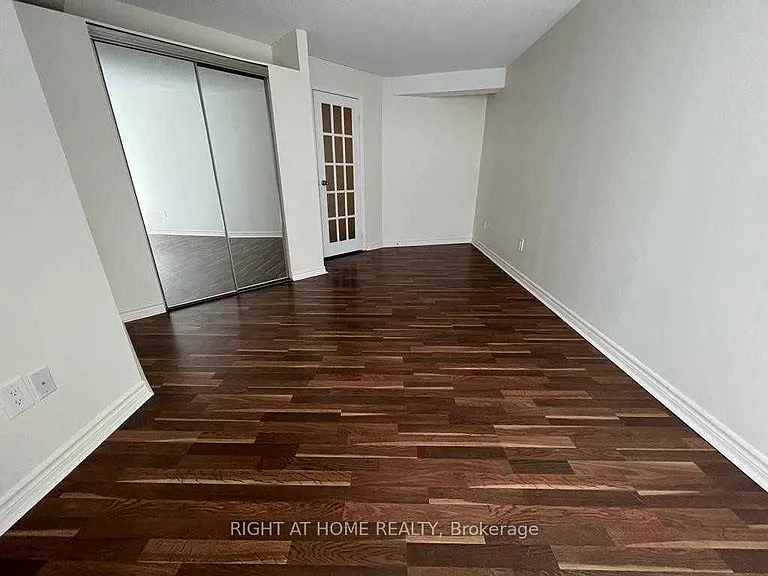 3650 Kaneff Cres #3202 — Photo 10