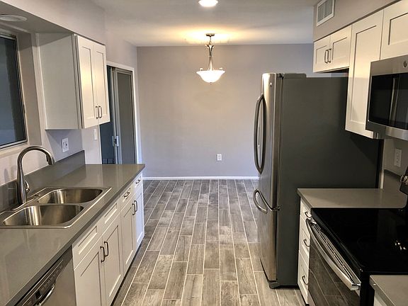 3rd image of 10714 W Roundelay Cir