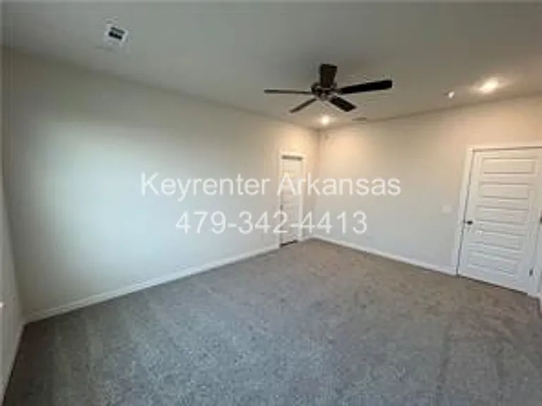 4808 Planetree St — Photo 10