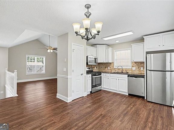 5th image of 387 Moreland Cir