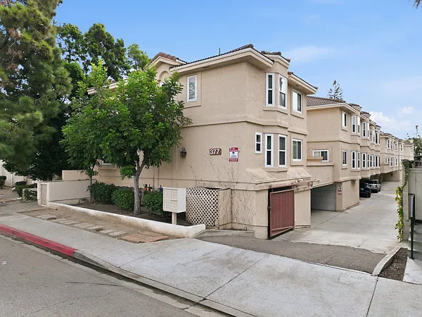 3 bed, 2.5 bath, 1300 sqft, $4,350 — Photo 1