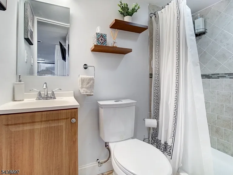 605 Crescent Dr — Photo 13