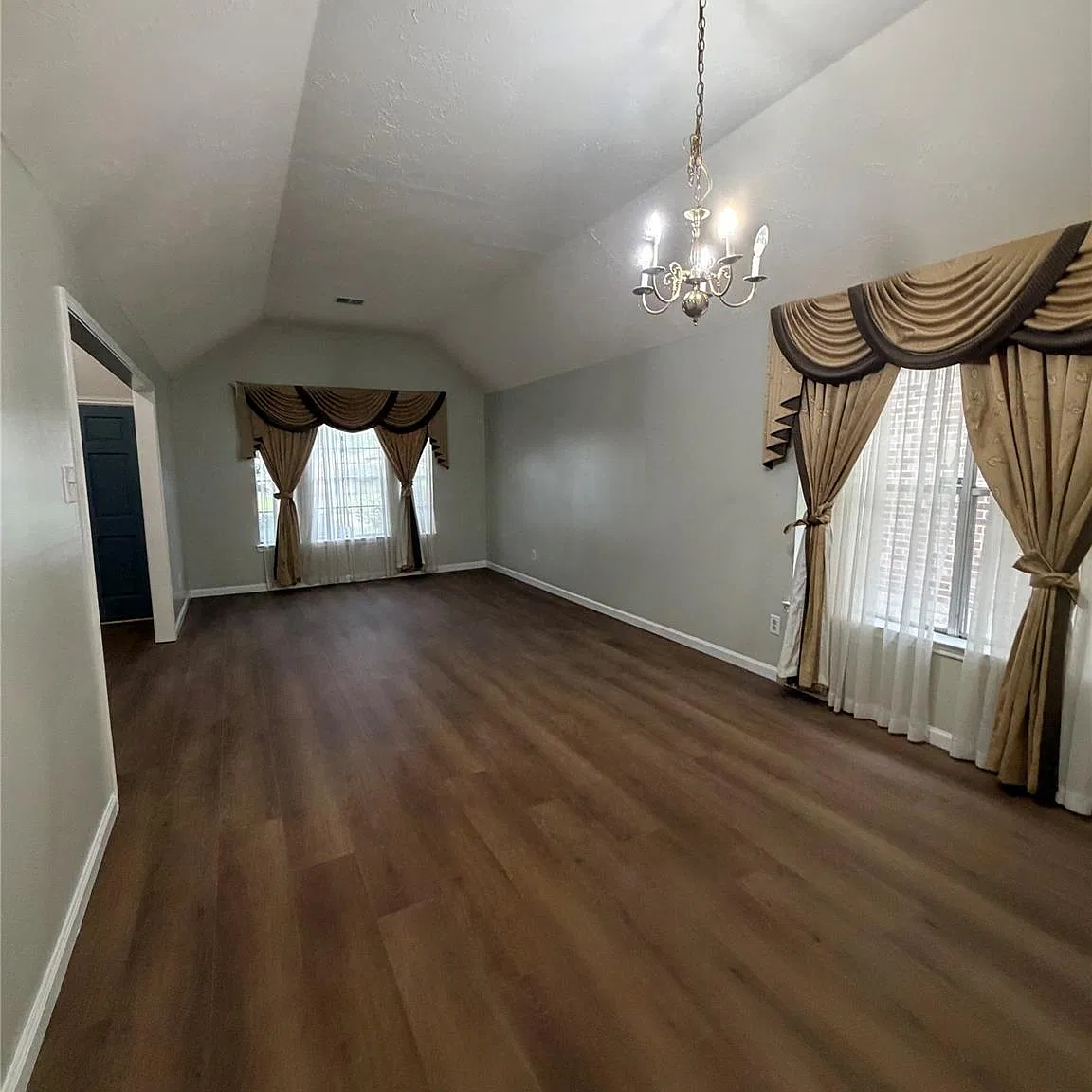 3 bed, 2.5 bath, 1983 sqft, $2,200 — Photo 4