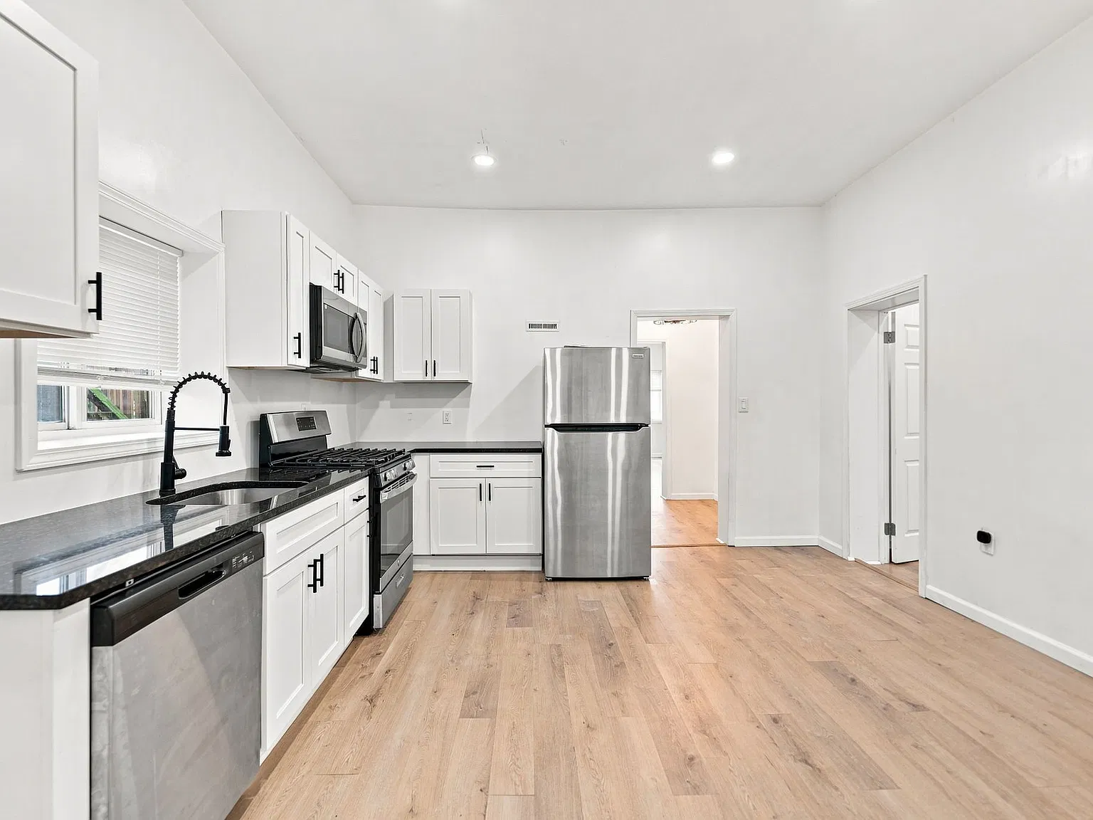 2 bed, $1,650 — Photo 4