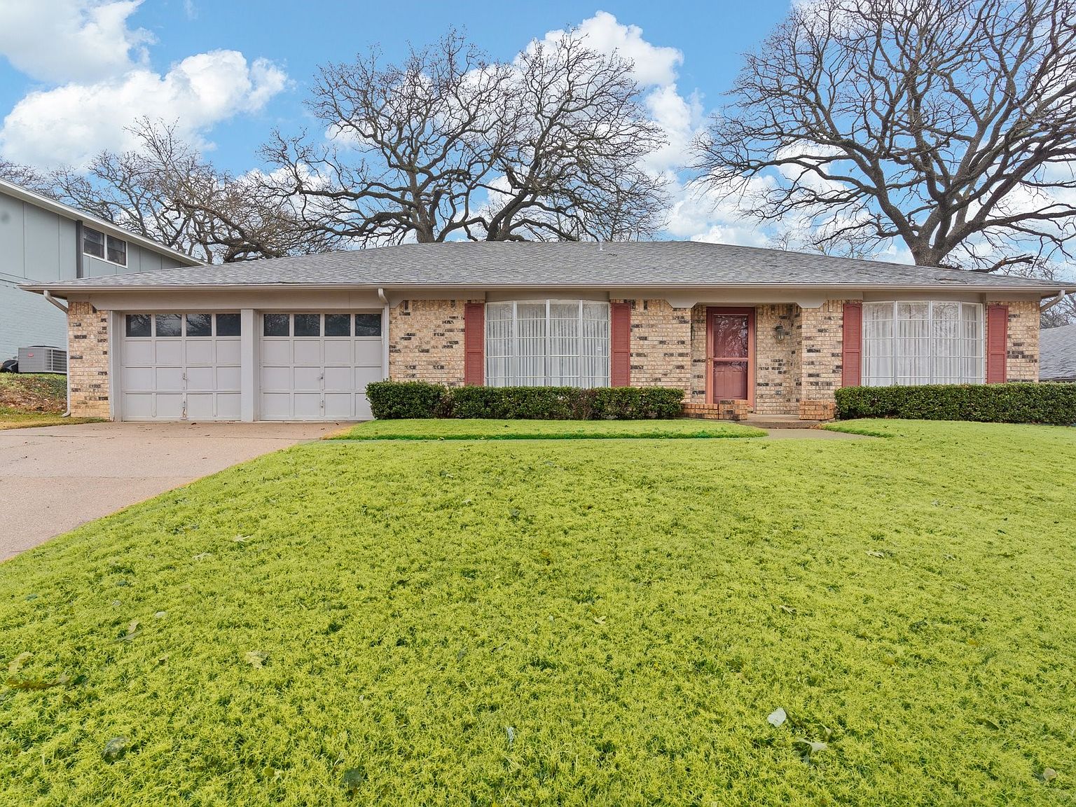 121 NE Rosamond St, Burleson, TX 76028 | Zillow