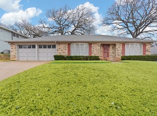121 NE Rosamond St, Burleson, TX 76028