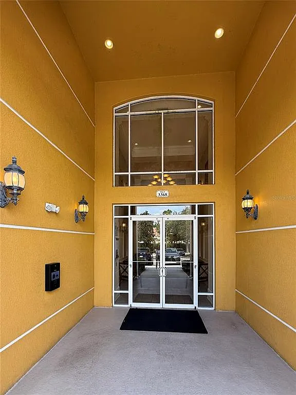 3 bed, 2.0 bath, 2002 sqft, $2,400 — Photo 2