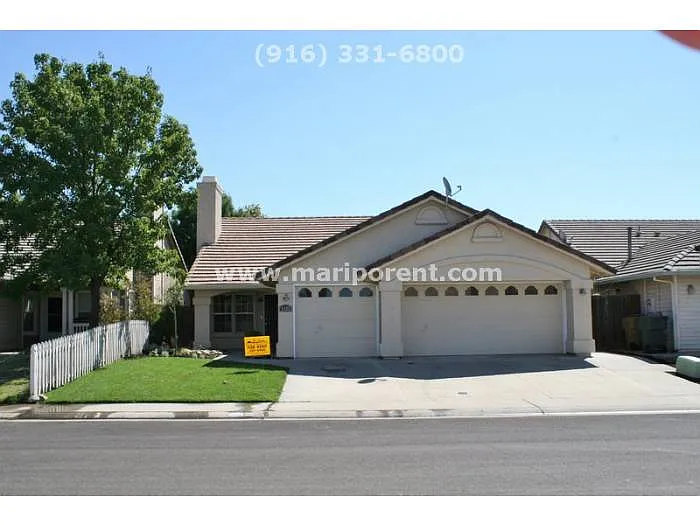 1355 Cobblestone Dr photo 1