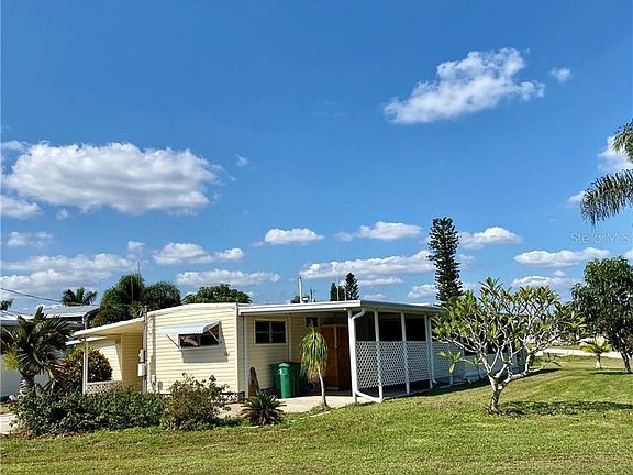 2nd image of 700 Deauville Dr