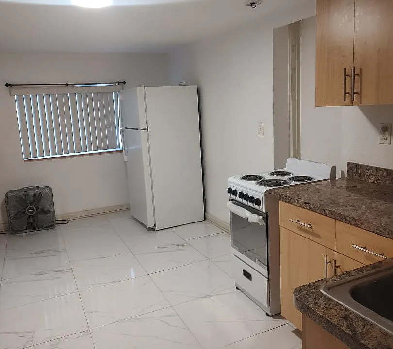 6 Miami Gardens Rd #1