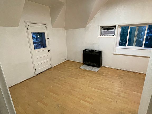 5th image of 25 1/2 W Cedar Ave #2