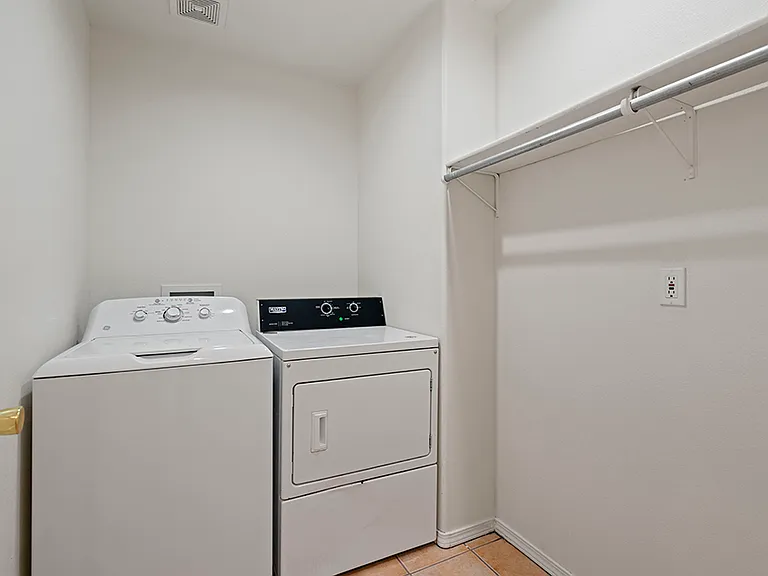 606 Valentine Dr — Photo 17