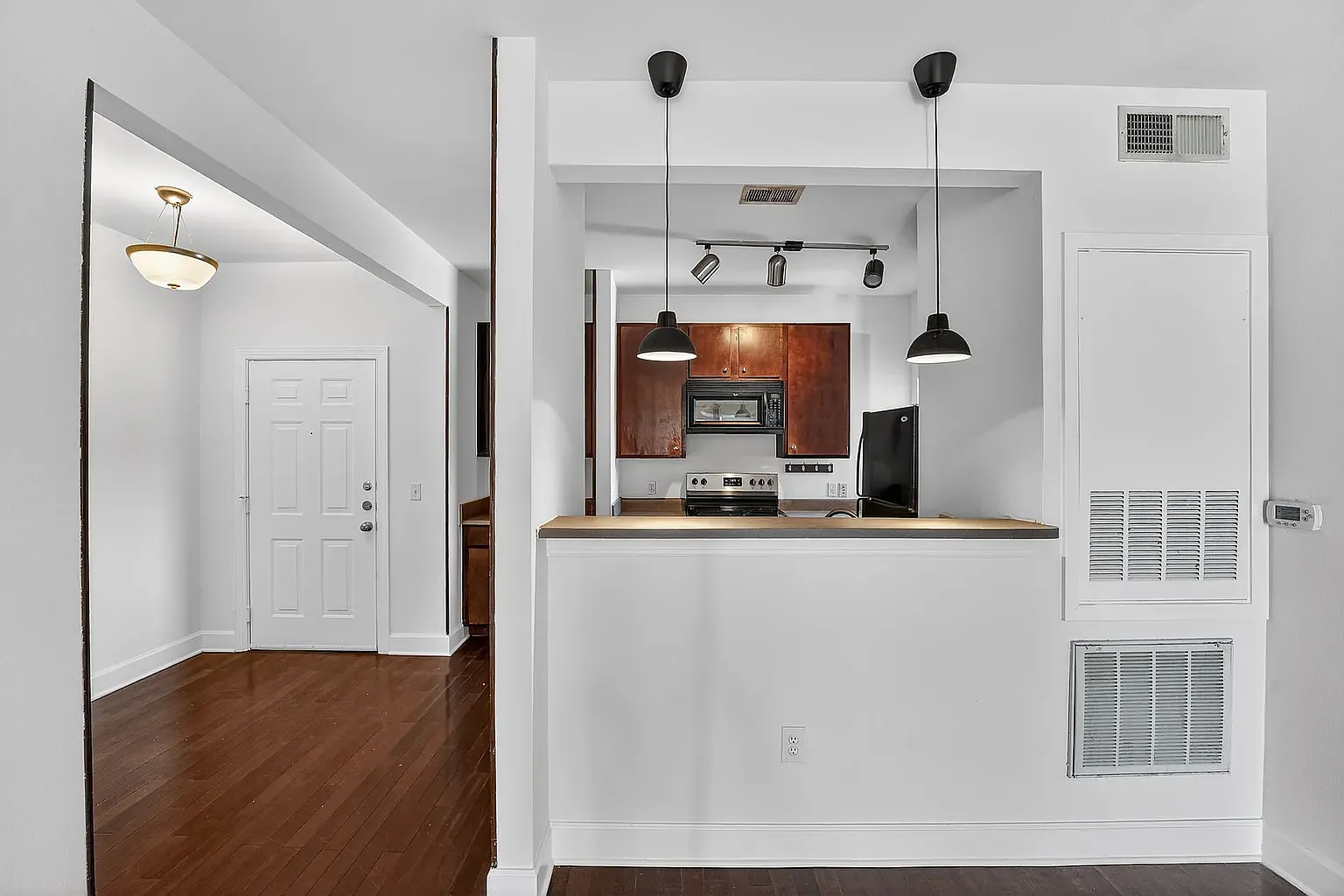 4 bed, 1368 sqft, $1,800 — Photo 3