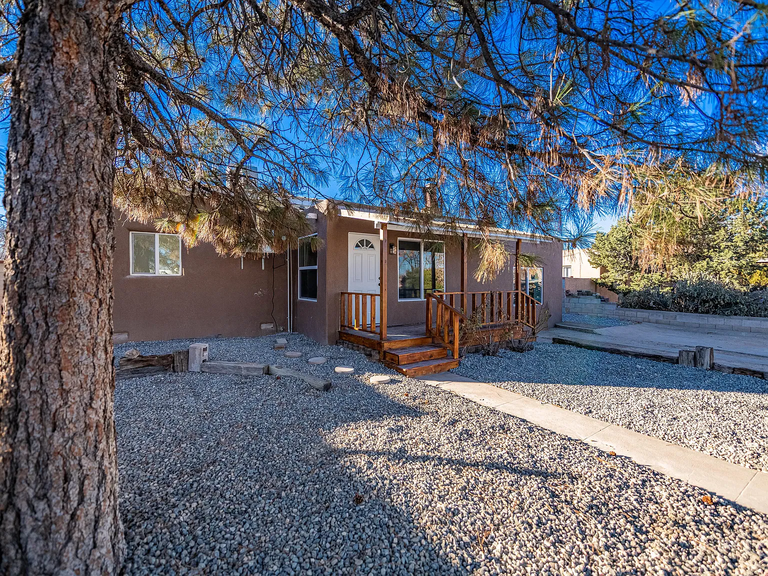 3 bed, 2.0 bath, 1470 sqft, $2,550 — Photo 3