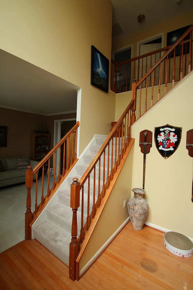 6 Palace Ln photo 1