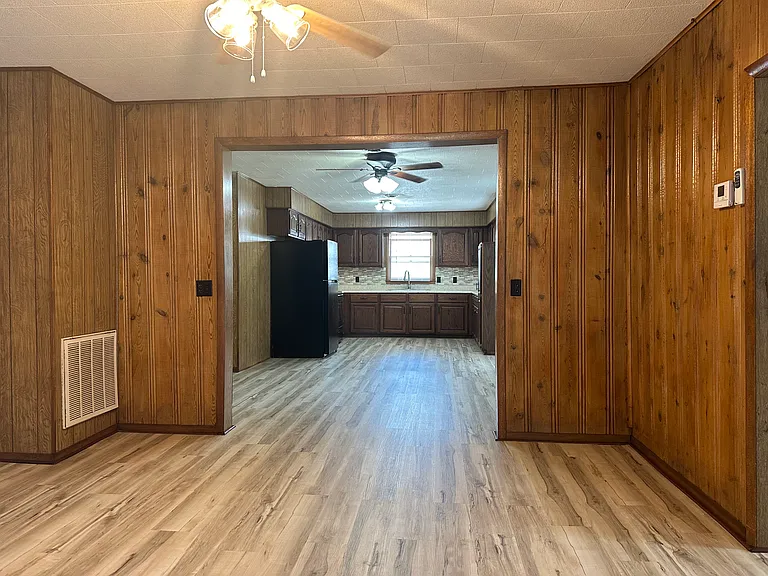 1107 Stanley Blvd #A — Photo 3