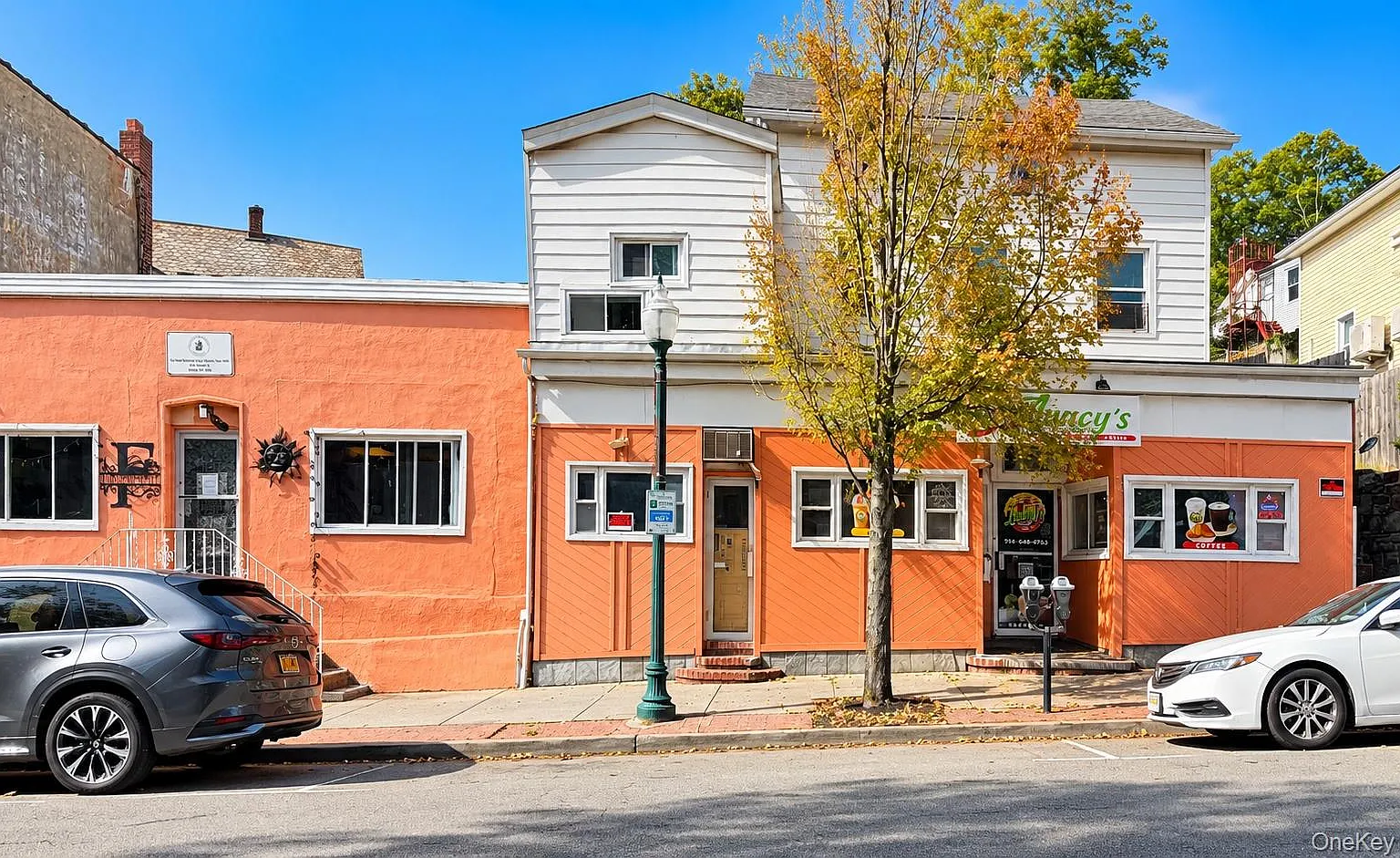 158 N Division St — Photo 1