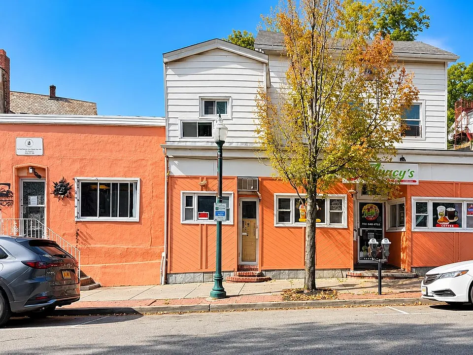 158 N Division St #2