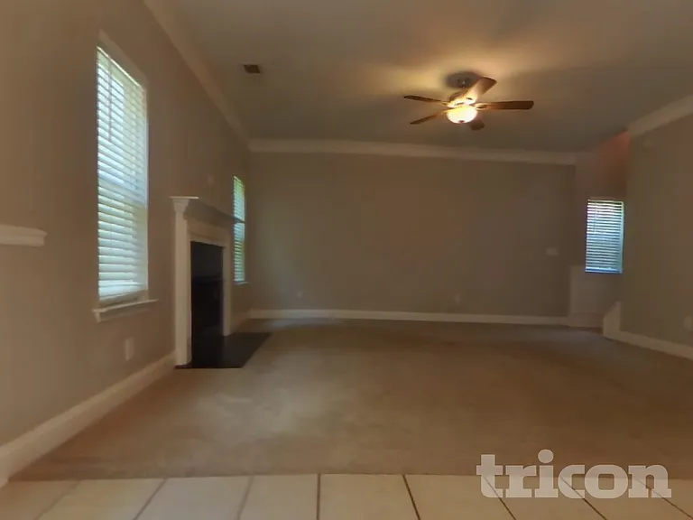 204 Cole Ct — Photo 2