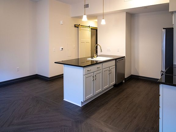 4th image of 17 S 2nd St #403