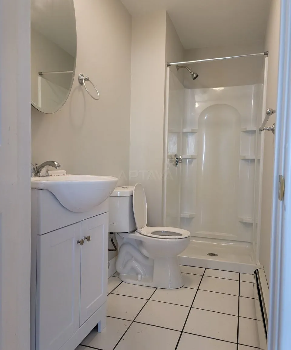 3 bed, $4,700 — Photo 2