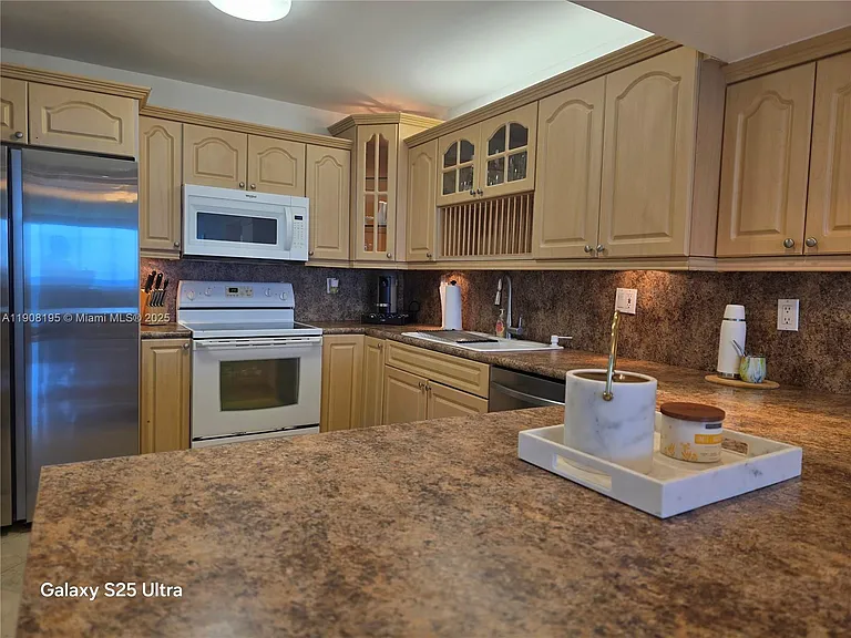 3725 S Ocean Dr #1401 — Photo 28